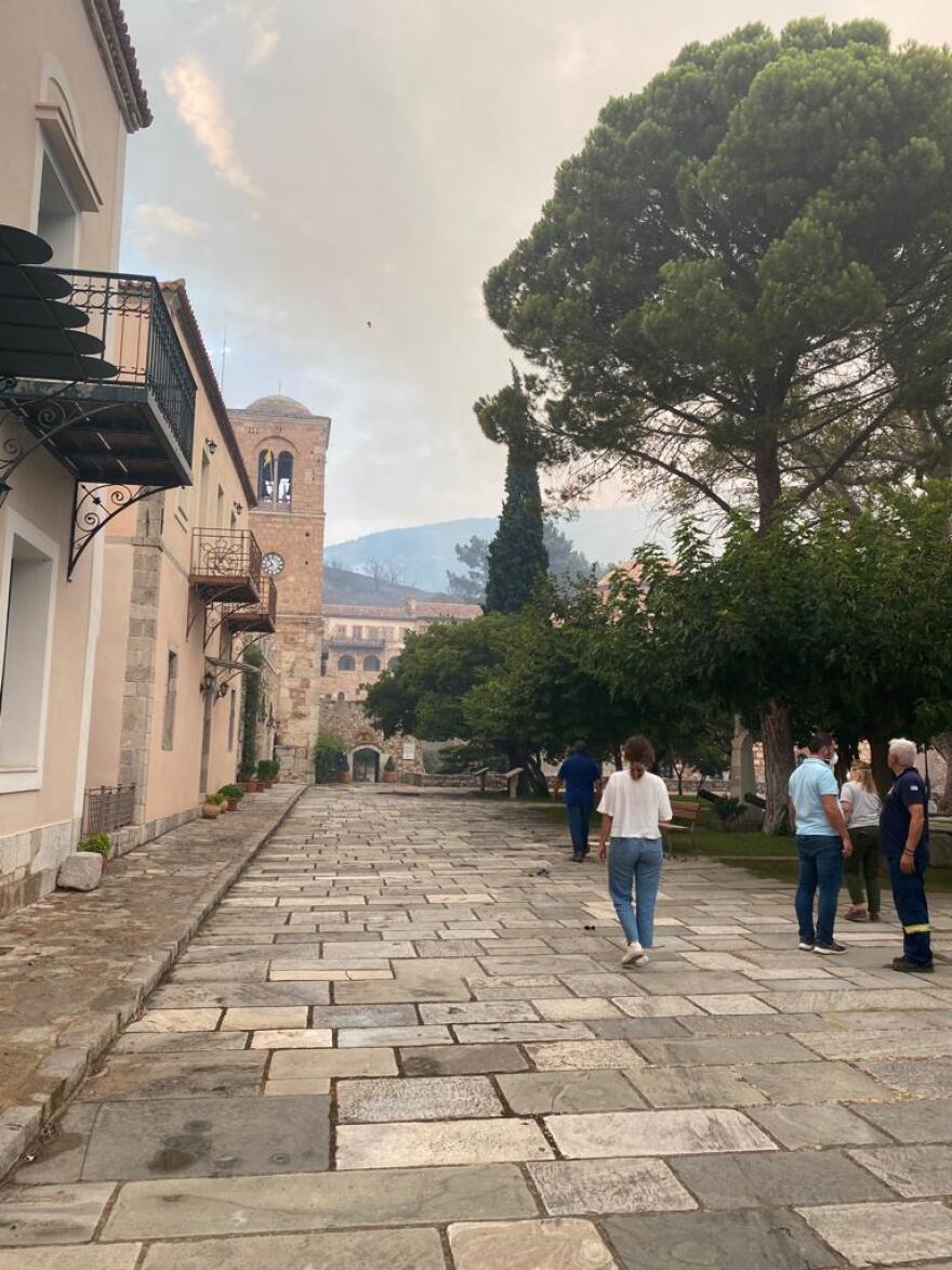 Υπουργείο Πολιτισμού για τη φωτιά στη Μονή Οσίου Λουκά: Ζημιές στον περιβάλλοντα χώρο και σε εγκαταλελειμμένο κελί