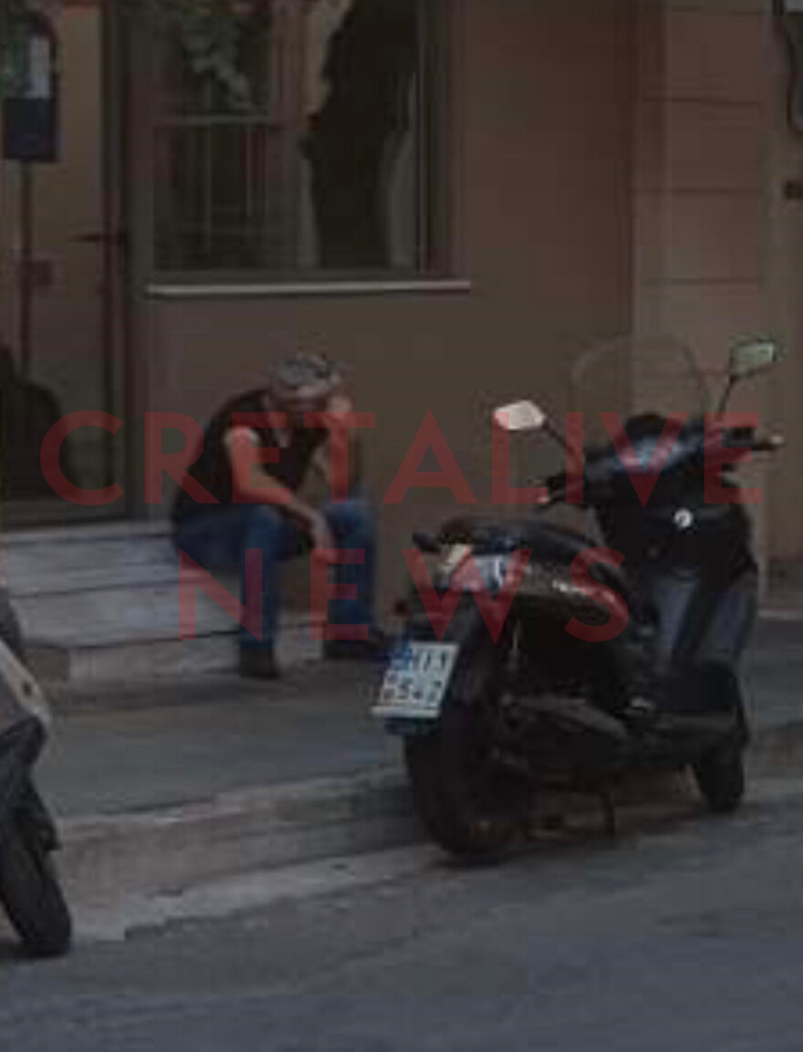 Ηράκλειο: Ο πατέρας του Νίκου περίμενε να δει από κοντά τον 22χρονο που πυροβόλησε τον γιο του - Δείτε φωτογραφίες