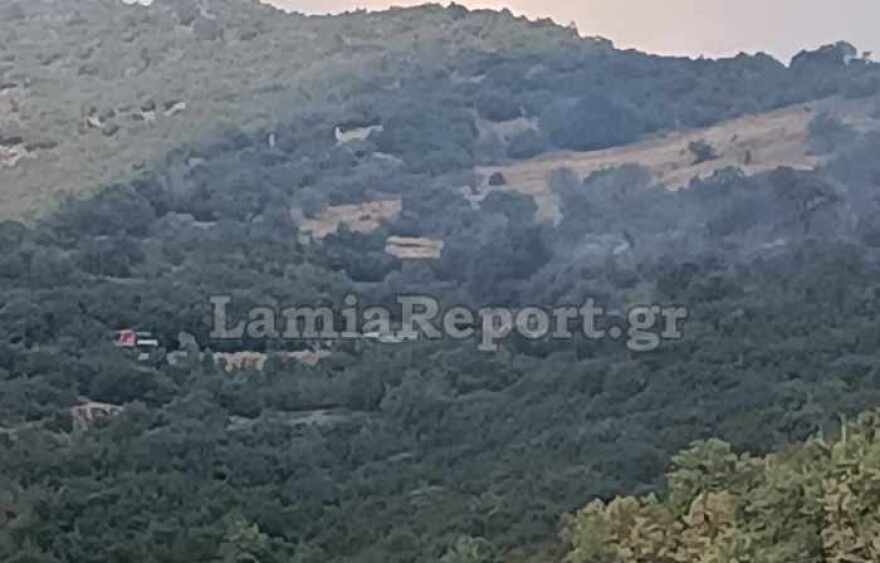Ξαφνική νεροποντή στη Μακρακώμη - Υπό έλεγχο η φωτιά στη Βίτωλη