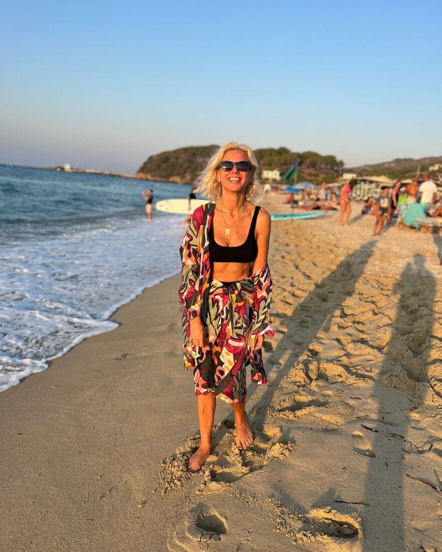 Χριστίνα Κοντοβά: Με την κόρη της κάνει διακοπές στην Ικαρία