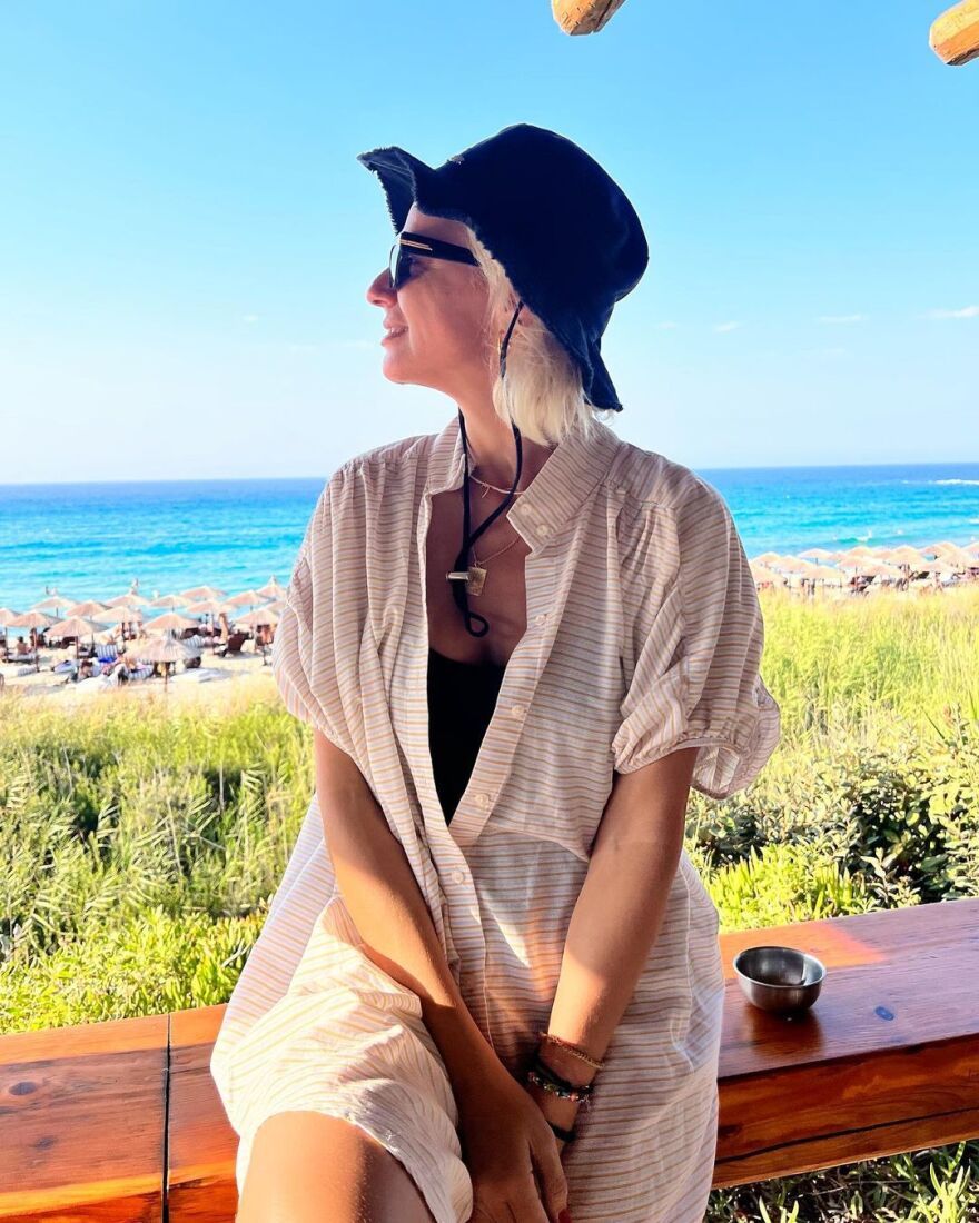 Χριστίνα Κοντοβά: Με την κόρη της κάνει διακοπές στην Ικαρία