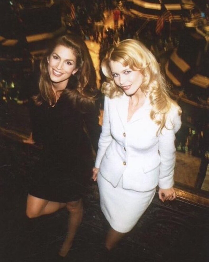 Σίντι Κρόφορντ: Εύχεται στην Κλόντια Σίφερ για τα γενέθλιά της με μια φωτογραφία από τα παλιά 