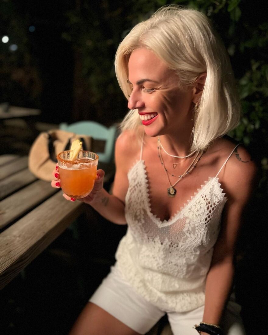 Χριστίνα Κοντοβά: Με την κόρη της κάνει διακοπές στην Ικαρία