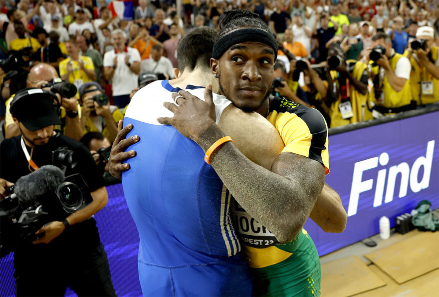 Τεντόγλου και Πίνοκ χειροκροτούν ρυθμικά ο ένας τον άλλο στο άλμα που έκρινε τον νικητή - Δείτε βίντεο