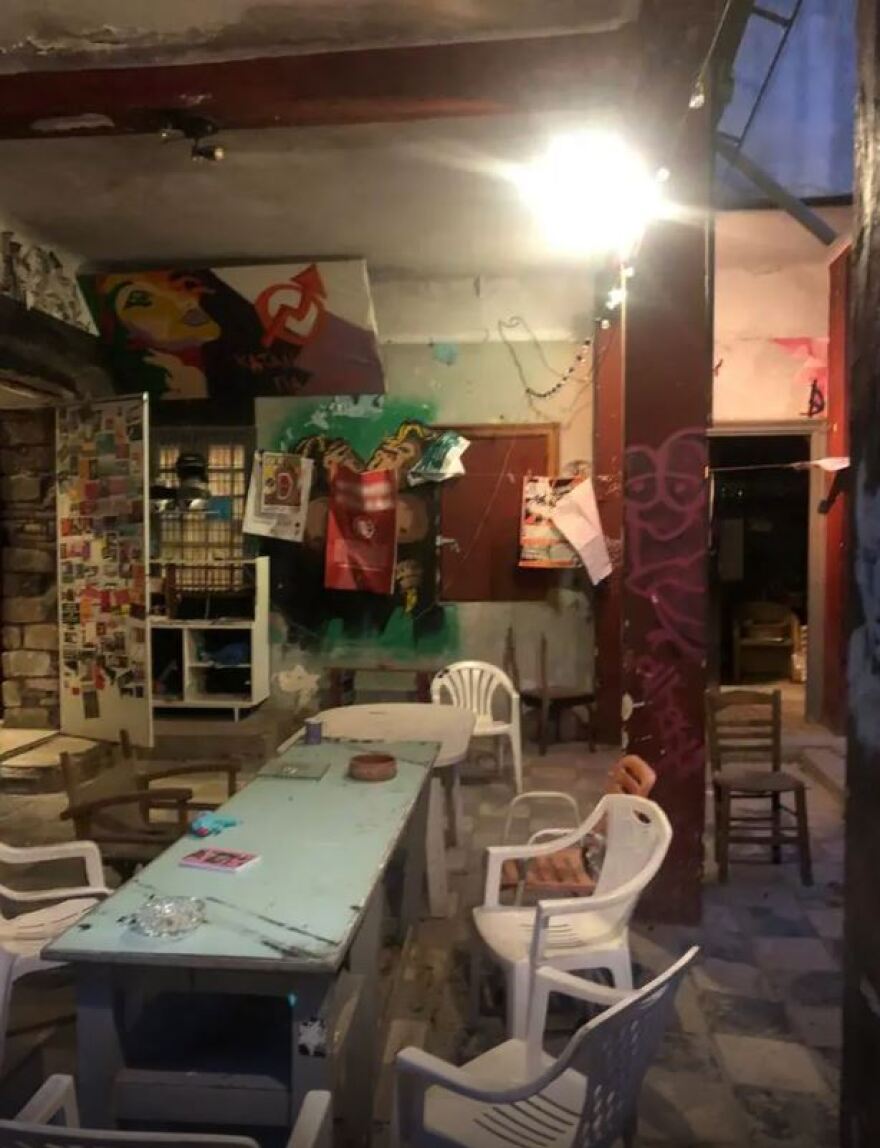 ΕΛΑΣ: Επιχείρηση σε δύο κτίρια που τελούν υπό κατάληψη στο κέντρο της Αθήνας - Δείτε βίντεο και φωτογραφίες