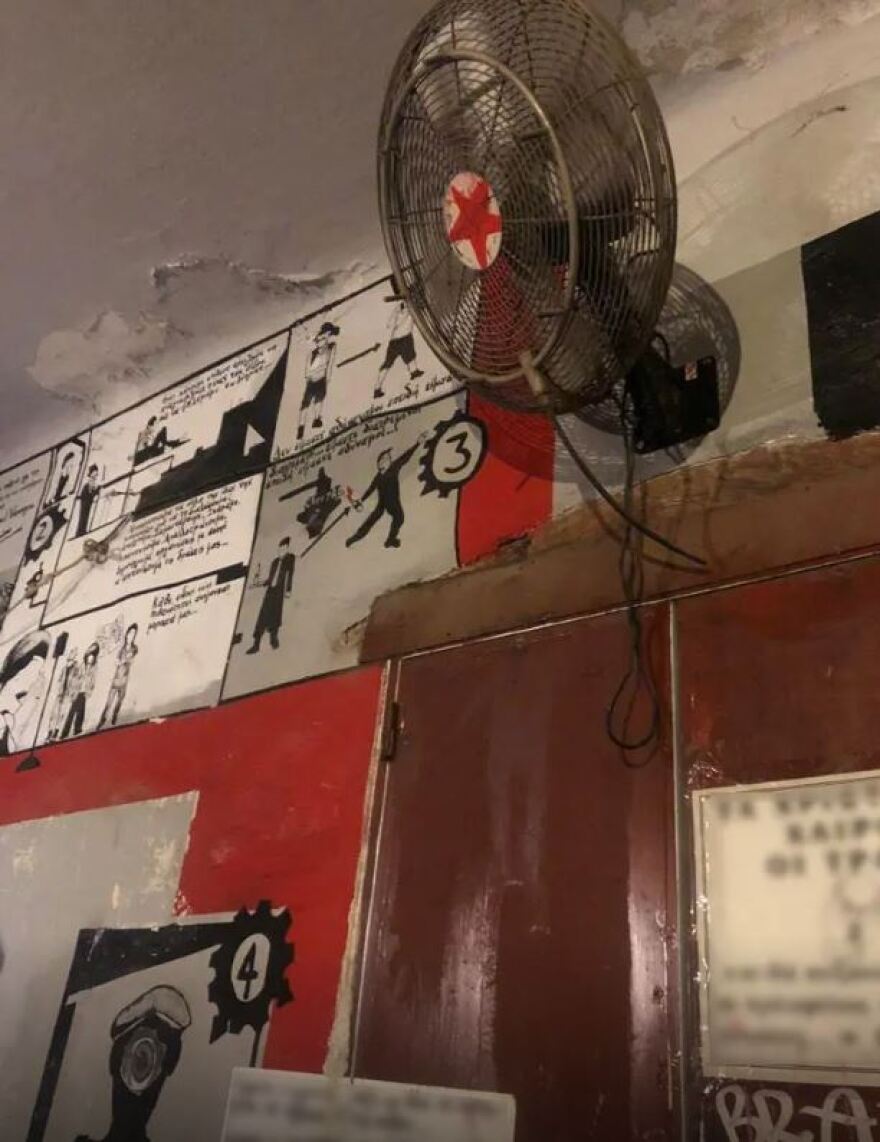 ΕΛΑΣ: Επιχείρηση σε δύο κτίρια που τελούν υπό κατάληψη στο κέντρο της Αθήνας - Δείτε βίντεο και φωτογραφίες