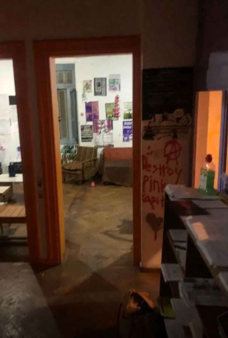 ΕΛΑΣ: Επιχείρηση σε δύο κτίρια που τελούν υπό κατάληψη στο κέντρο της Αθήνας - Δείτε βίντεο και φωτογραφίες