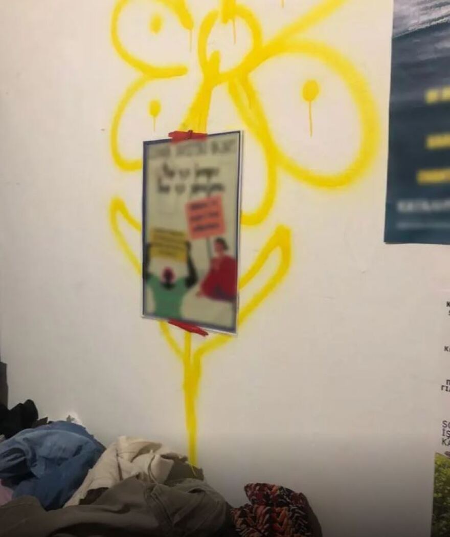 ΕΛΑΣ: Επιχείρηση σε δύο κτίρια που τελούν υπό κατάληψη στο κέντρο της Αθήνας - Δείτε βίντεο και φωτογραφίες