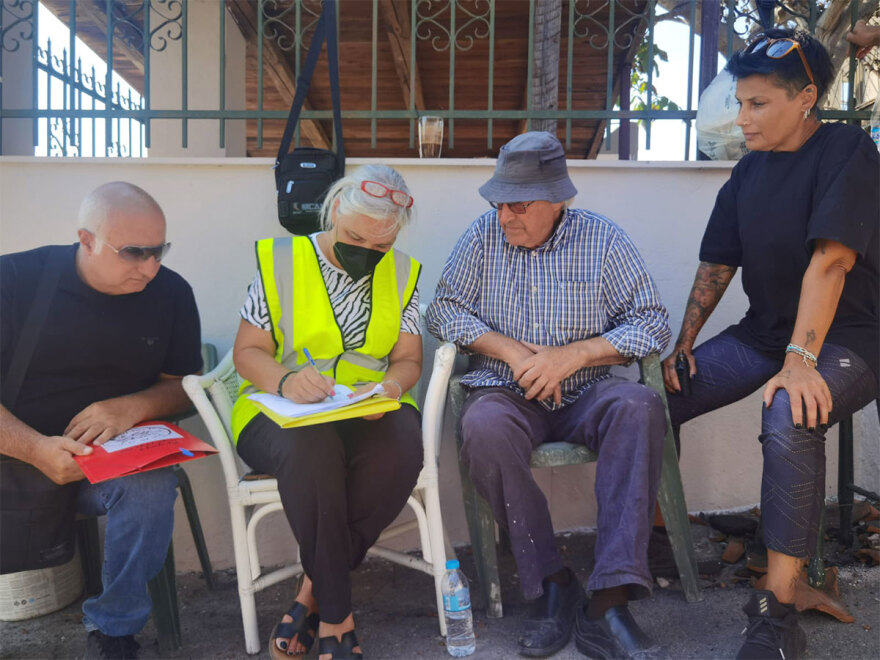 Φωτιές: Ξεκίνησε η καταγραφή των ζημιών στον οικισμό της Αγίας Παρασκευής στο Μενίδι