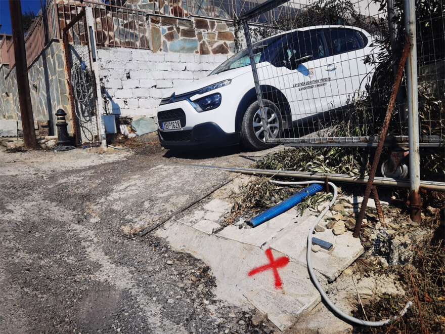 Φωτιές: Ξεκίνησε η καταγραφή των ζημιών στον οικισμό της Αγίας Παρασκευής στο Μενίδι