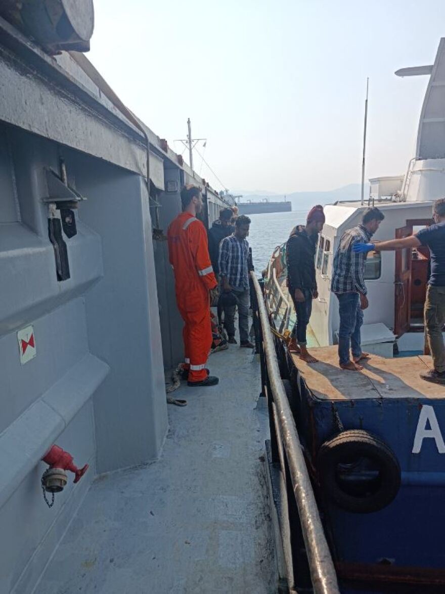 Πύλος: Διάσωση 21 μεταναστών από το Λιμενικό - Δείτε φωτογραφίες