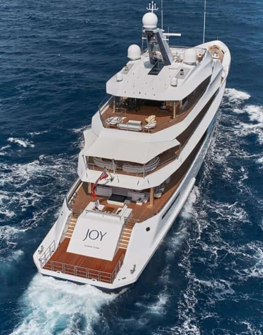 Μάικλ Τζόρνταν: «Οργώνει» τη Μεσόγειο με γιοτ 80 εκατ. δολαρίων που έχει και γήπεδο μπάσκετ! - Δείτε βίντεο και φωτογραφίες 