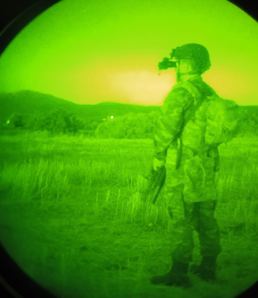 O ρόλος του στρατού στη μάχη με τις φλόγες: Ολονύχτια επιτήρηση και περιπολίες μέσα στα βουνά