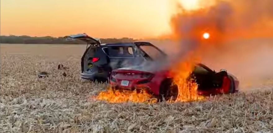 Youtuber: Έκαψε κατά λάθος τη Ferrari του στην προσπάθειά του να αυξήσει τα views - Βίντεο