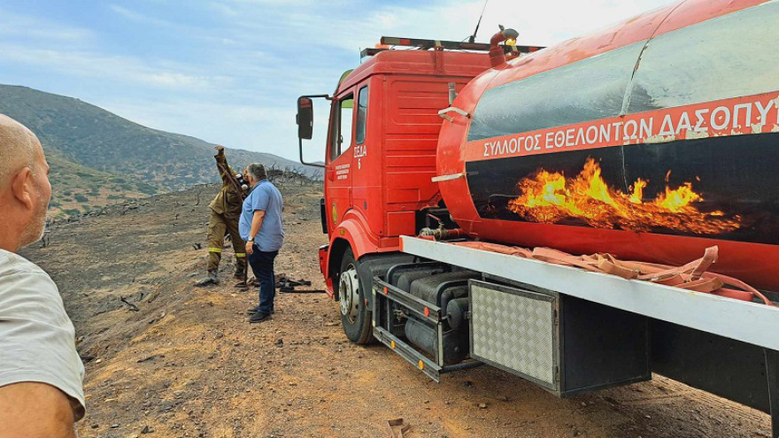 Φωτιά στην Άνδρο - Μήνυμα 112 για εκκένωση του χωριού Γίδες