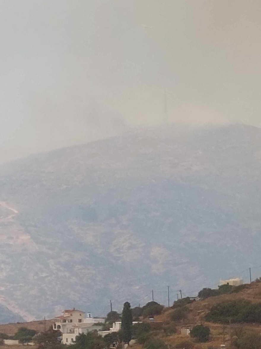 Φωτιά στην Άνδρο - Μήνυμα 112 για εκκένωση του χωριού Γίδες