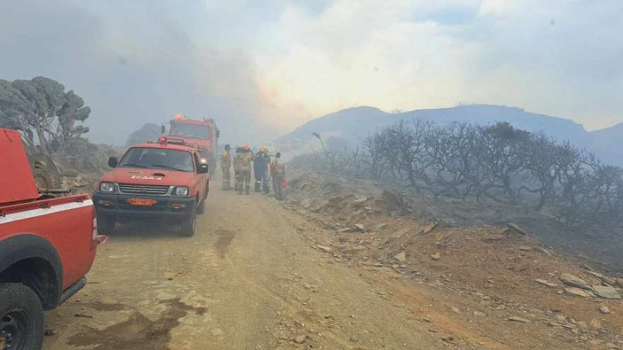 Φωτιά στην Άνδρο - Μήνυμα 112 για εκκένωση του χωριού Γίδες