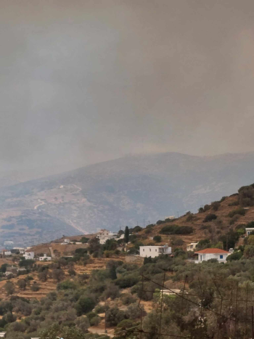 Φωτιά στην Άνδρο - Μήνυμα 112 για εκκένωση του χωριού Γίδες