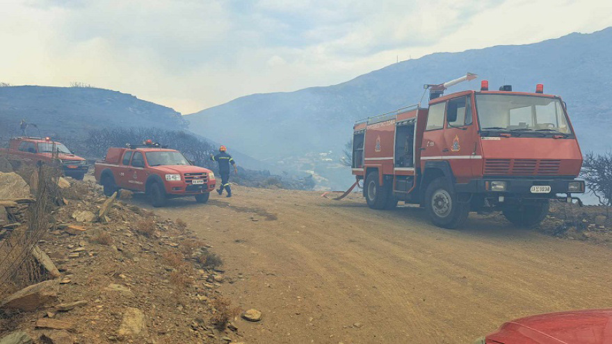 Φωτιά στην Άνδρο - Μήνυμα 112 για εκκένωση του χωριού Γίδες