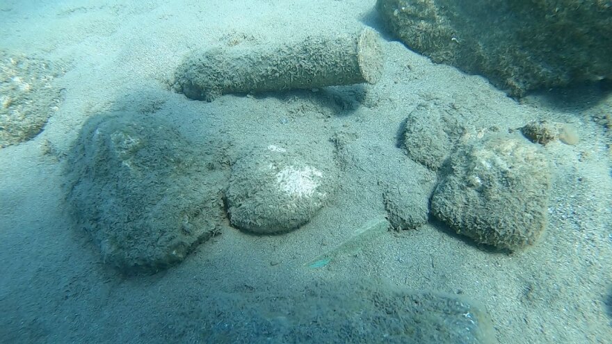 Κρήτη: Πυρομαχικά στη νέα παραλία της Ιεράπετρας - Περιορισμοί στη θαλάσσια κυκλοφορία (φωτογραφίες)