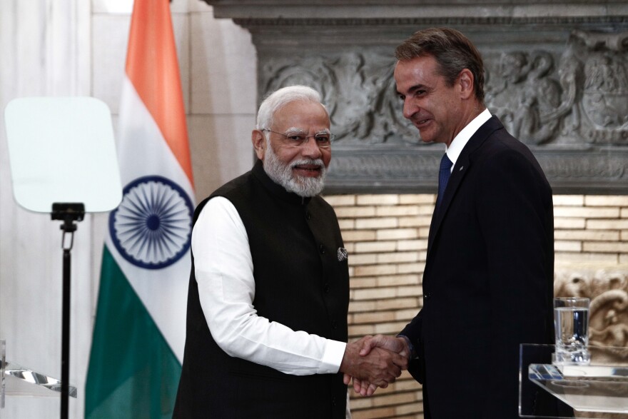 Τι έφερε (και τι παίρνει) στις βαλίτσες του ο Ναρέντρα Μόντι