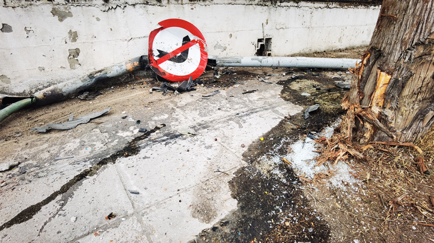 Φωτογραφίες: Τροχαίο στη Νέα Ερυθραία με δύο τραυματίες