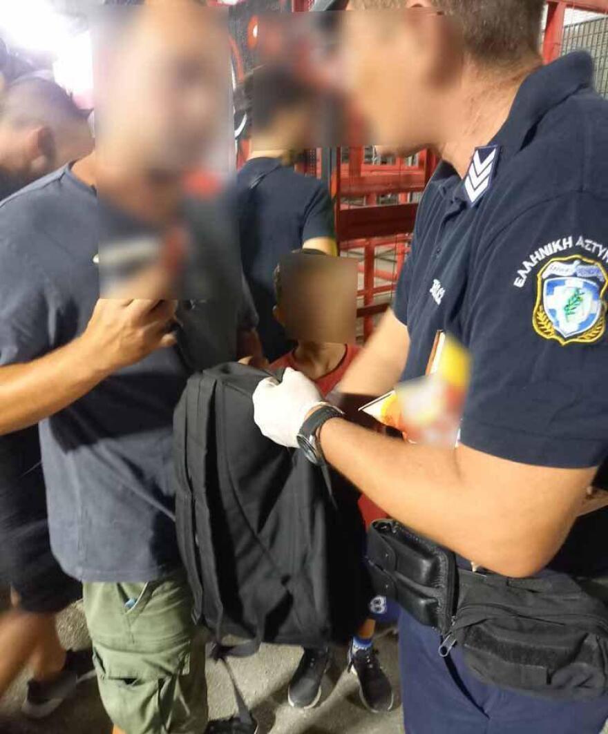 Έλεγχοι της ΕΛ.ΑΣ στις εισόδους των θυρών σε Τούμπα και Καραϊσκάκη - Δείτε φωτογραφίες