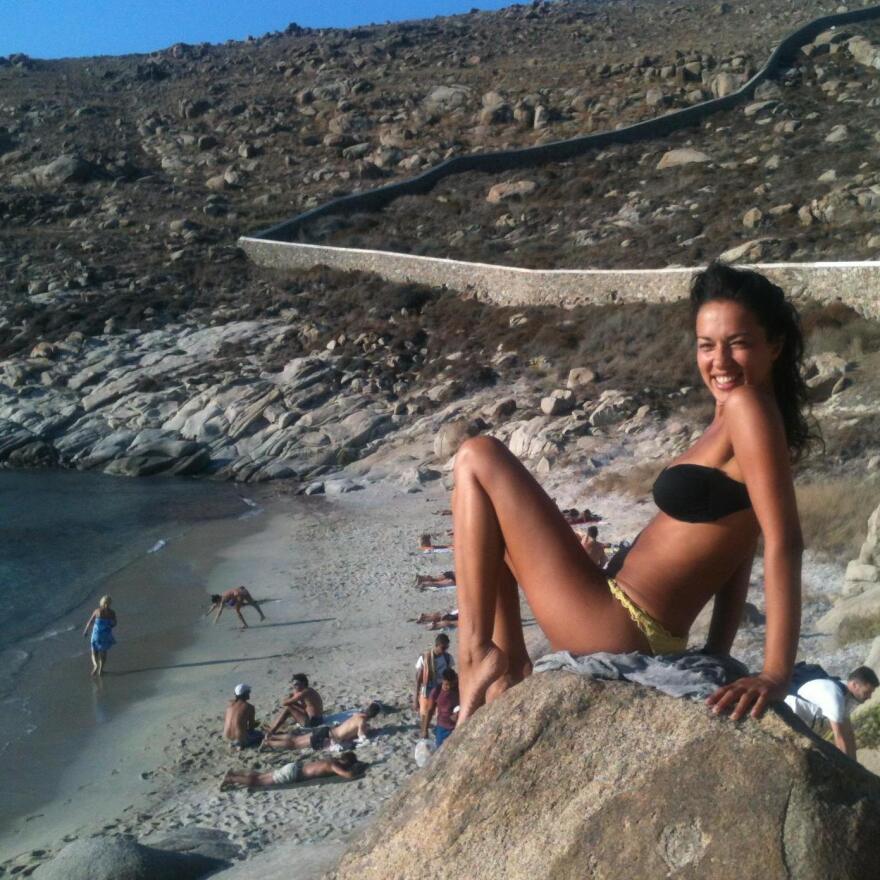 Ελένη Μενεγάκη: Eρωτευμένος ο αδελφός της - Ποια είναι η σύντροφός του