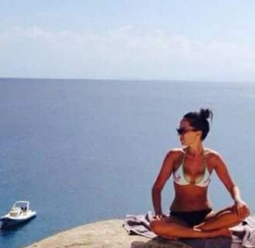 Ελένη Μενεγάκη: Eρωτευμένος ο αδελφός της - Ποια είναι η σύντροφός του