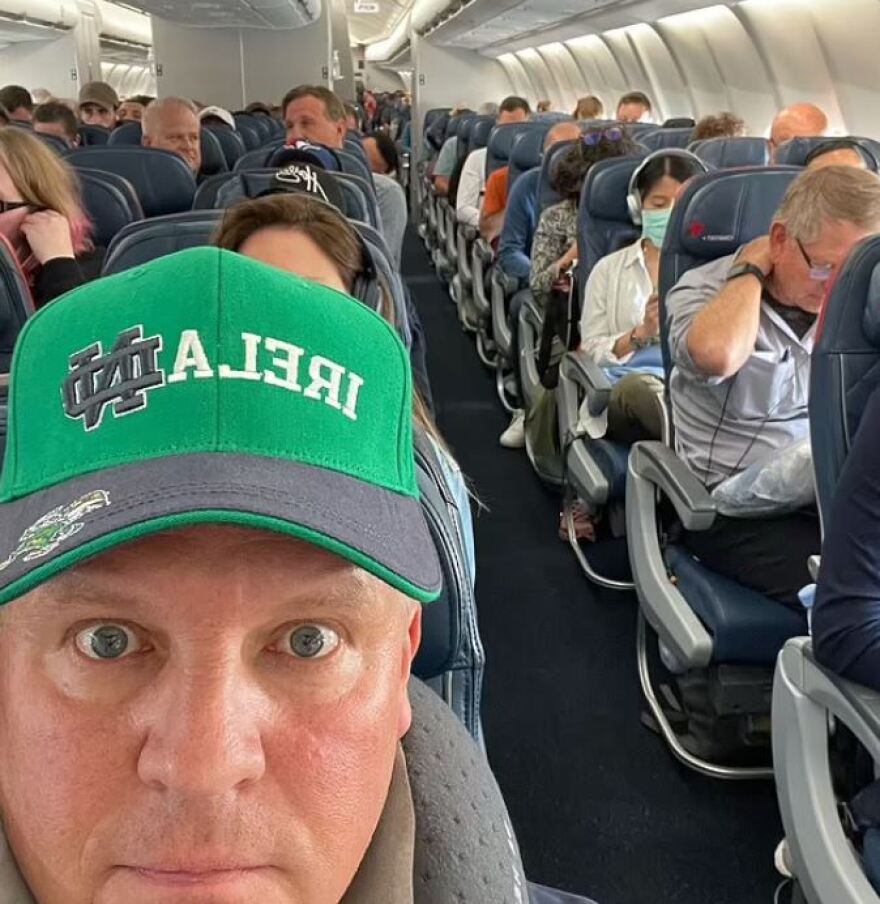 Εικόνες χάους στα αεροδρόμια στην Ευρώπη: Κοιμούνται στο πάτωμα, τρώνε με κουπόνια - Δείτε βίντεο