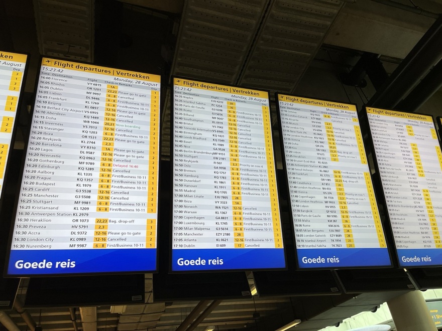 Χάος στην Ευρώπη με πτήσεις από και προς τη Βρετανία - «Έπεσε» το σύστημα ελέγχου εναέριας κυκλοφορίας 