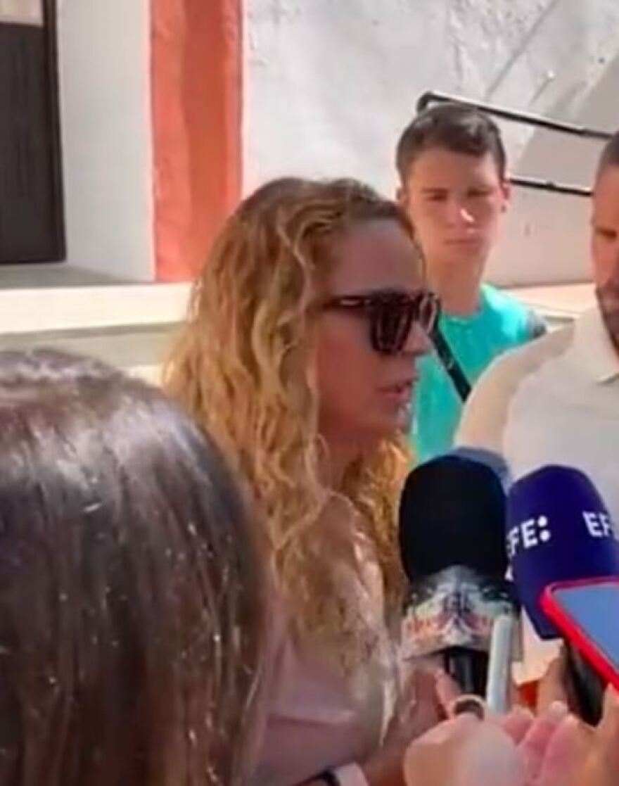 Λουίς Ρουμπιάλες: Η μητέρα του κλείστηκε σε εκκλησία και άρχισε απεργία πείνας για το φιλί στην Ερμόσο!