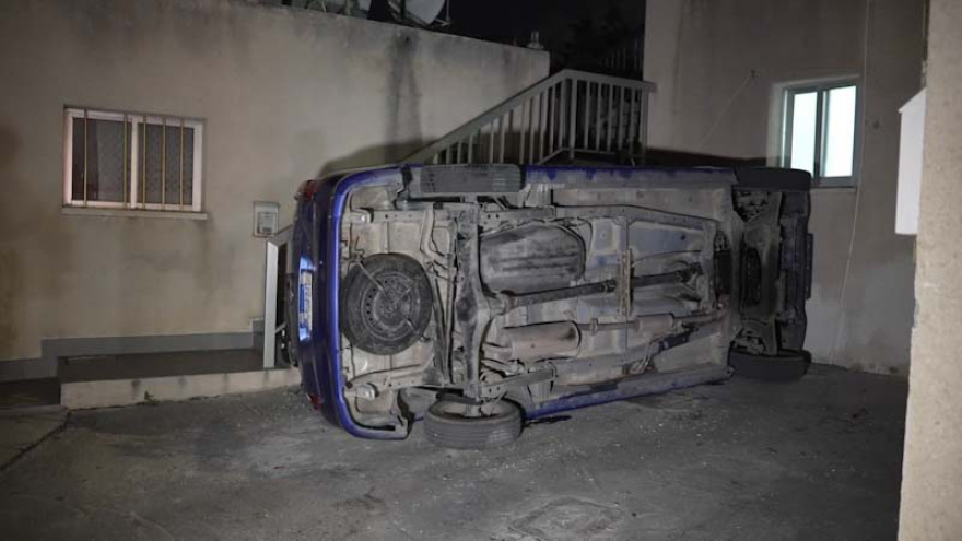 Σοβαρά επεισόδια στην Κύπρο: Πετροπόλεμος από αλλοδαπούς - Στους δρόμους με φτυάρια και μαχαίρια Ελληνοκύπριοι