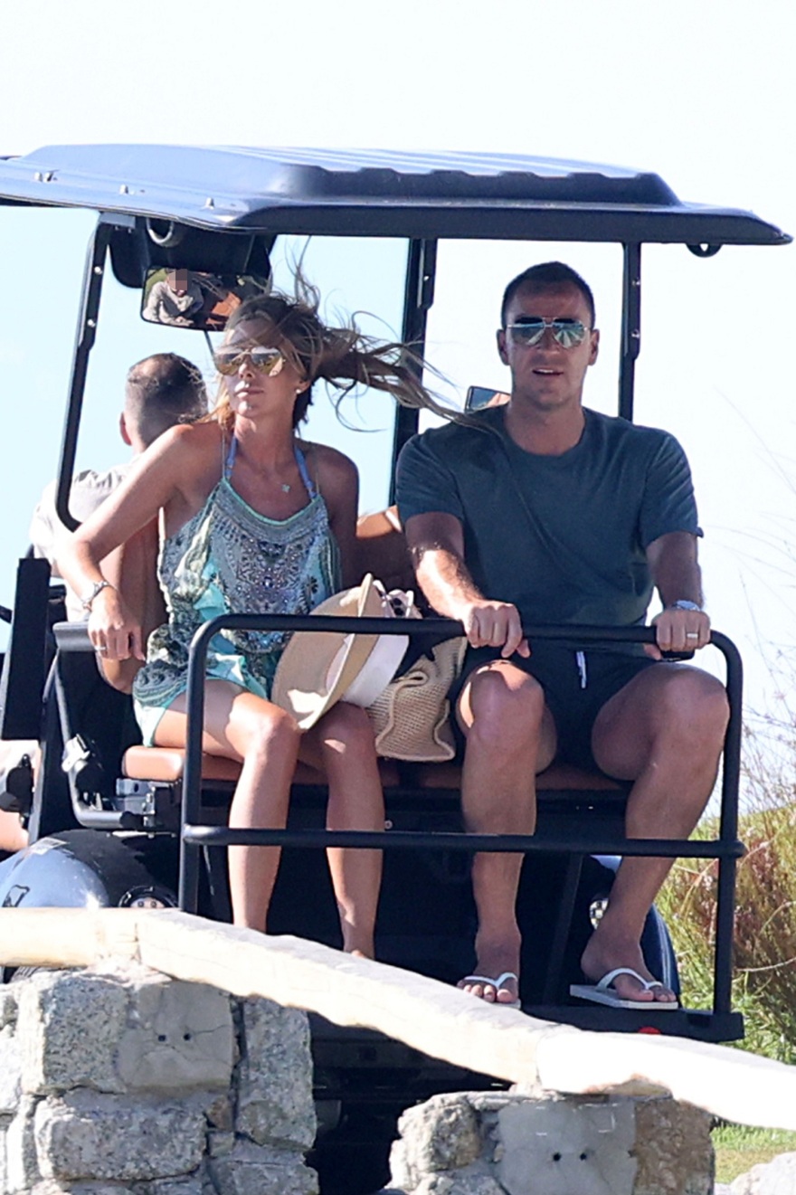 Φωτογραφίες: Ο Τζον Τέρι με τη γυναίκα του στη Μύκονο