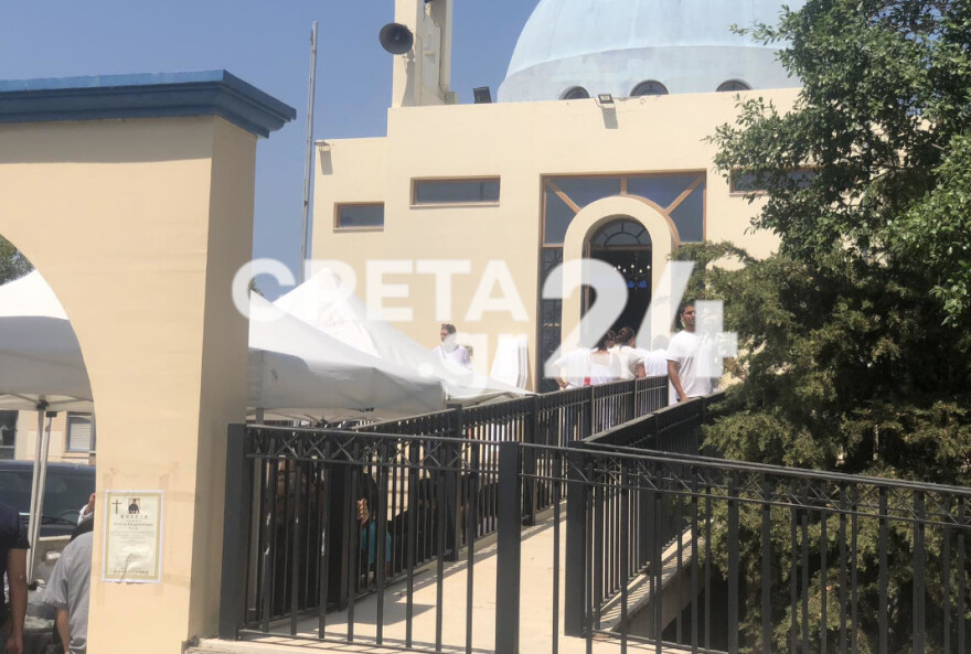 Κρήτη: Αποχαιρέτησαν ντυμένοι στα λευκά τον 22χρονο Αντώνη που έχασε τη ζωή του μετά από τροχαίο