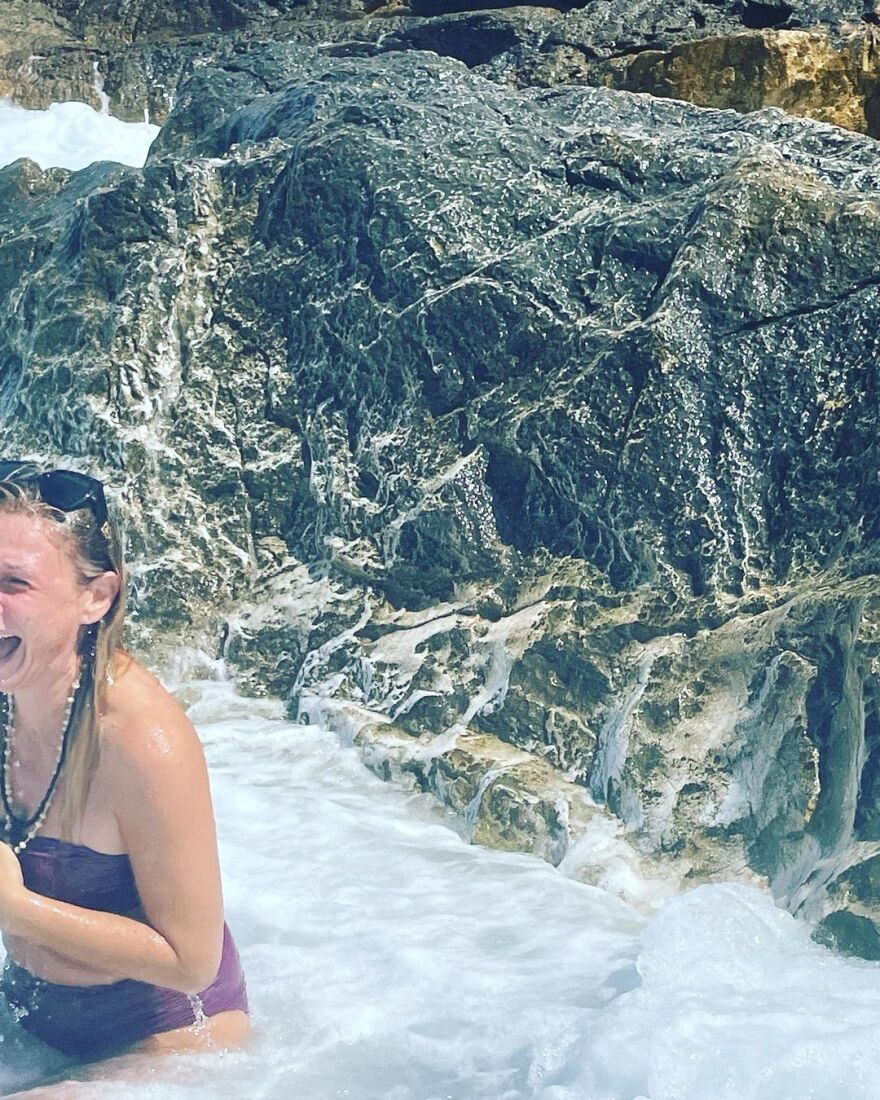 Κατερίνα Καραβάτου: Φωτογραφήθηκε στα κύματα - Δείτε την ανάρτησή της