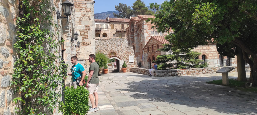 Φωτιά στη Βοιωτία - Μονή Οσίου Λουκά: Ανοικτός για τους επισκέπτες ο χώρος 