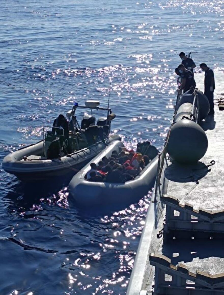 Σάμος: 76 μετανάστες περισυνέλεξε το Λιμενικό σε τρεις διαφορετικές επιχειρήσεις - Δείτε βίντεο και φωτογραφίες