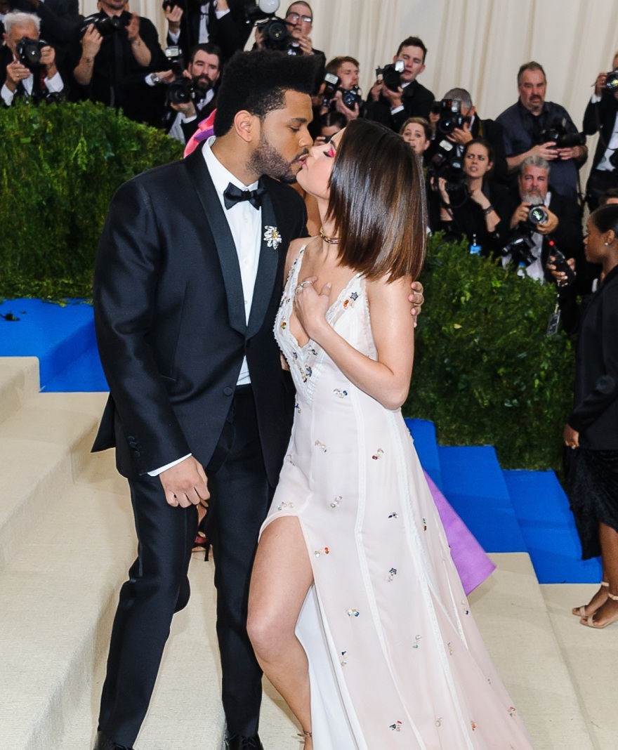 Η Σελένα Γκόμεζ ξεκαθάρισε αν το νέο της τραγούδι είναι για τον πρώην της, Weeknd