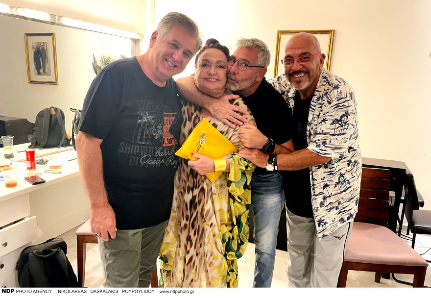 Μίρκα Παπακωνσταντίνου: Η σπάνια δημόσια εμφάνισή της στο θέατρο Άλσος