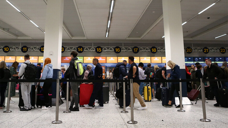 Υπάρχει τρόπος να αποζημιωθούν οι επιβάτες από το αεροπορικό χάος στην Ευρώπη; - Τι ισχύει για τους Έλληνες πολίτες