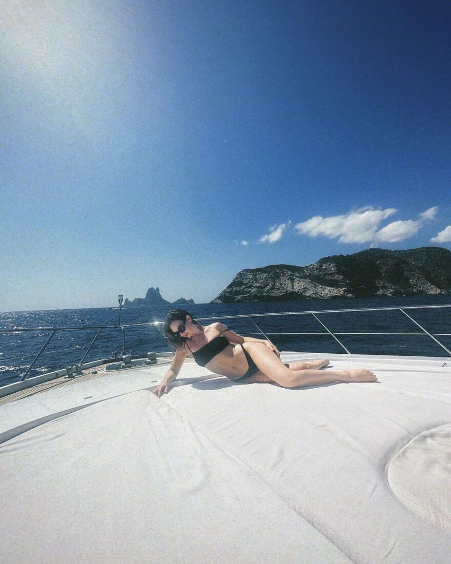 Λίλι Τζέιμς: Για διακοπές στην Ελλάδα με τη μητέρα της