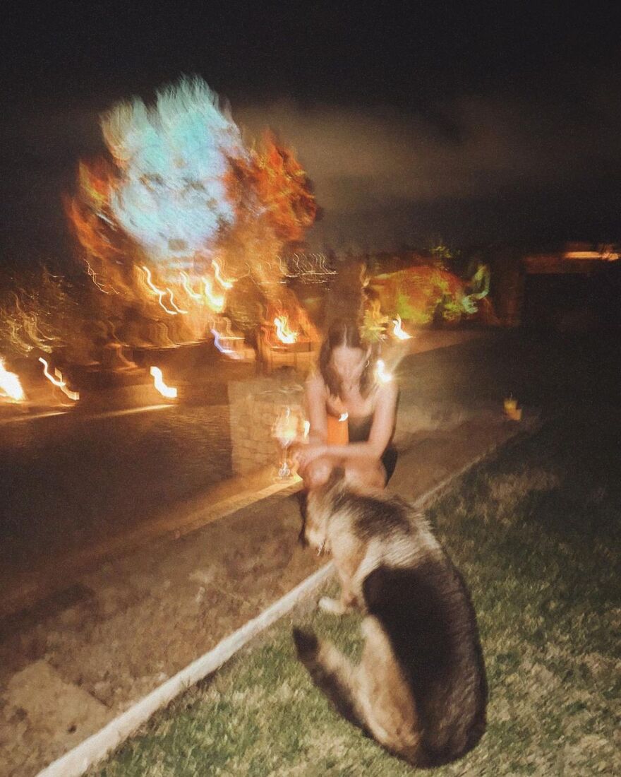 Λίλι Τζέιμς: Για διακοπές στην Ελλάδα με τη μητέρα της