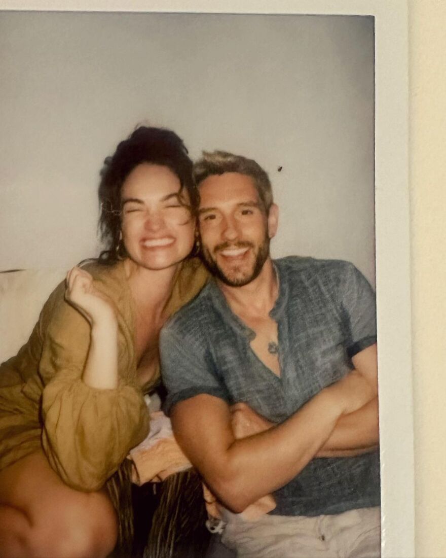 Λίλι Τζέιμς: Για διακοπές στην Ελλάδα με τη μητέρα της