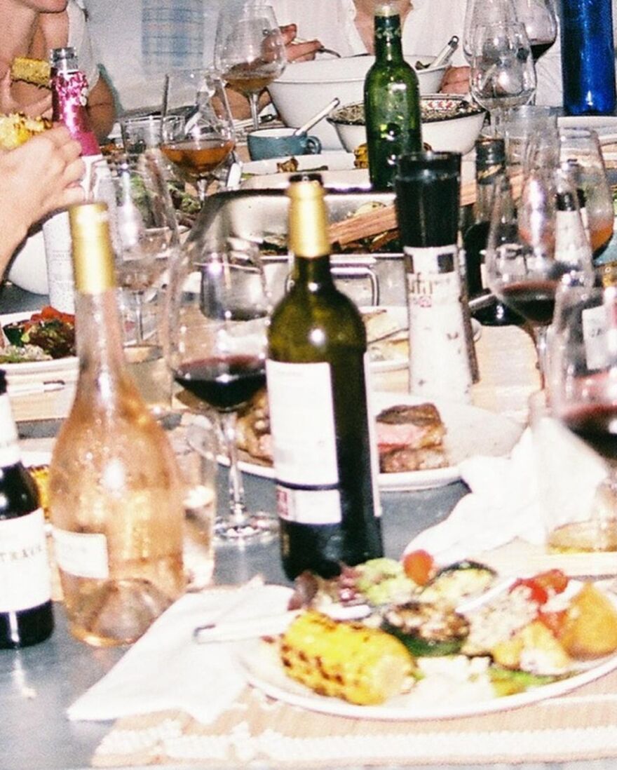 Λίλι Τζέιμς: Για διακοπές στην Ελλάδα με τη μητέρα της