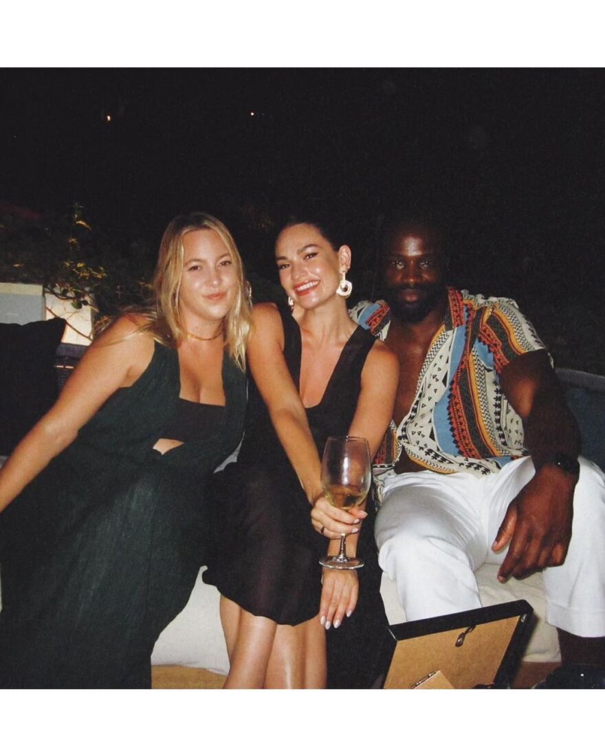 Λίλι Τζέιμς: Για διακοπές στην Ελλάδα με τη μητέρα της