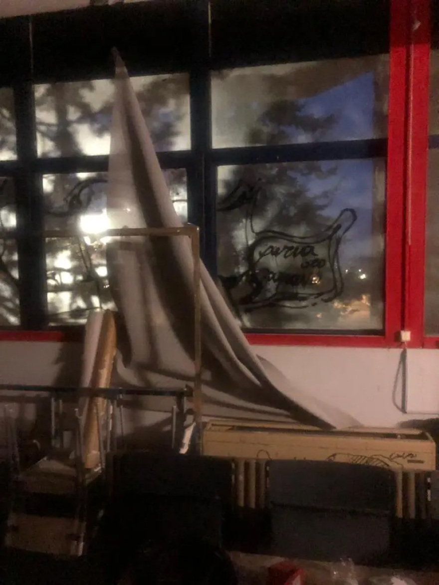 Εκκένωσαν κατάληψη στο ΕΜΠ μετά από 20 χρόνια - Δείτε βίντεο από την επέμβαση της αστυνομίας