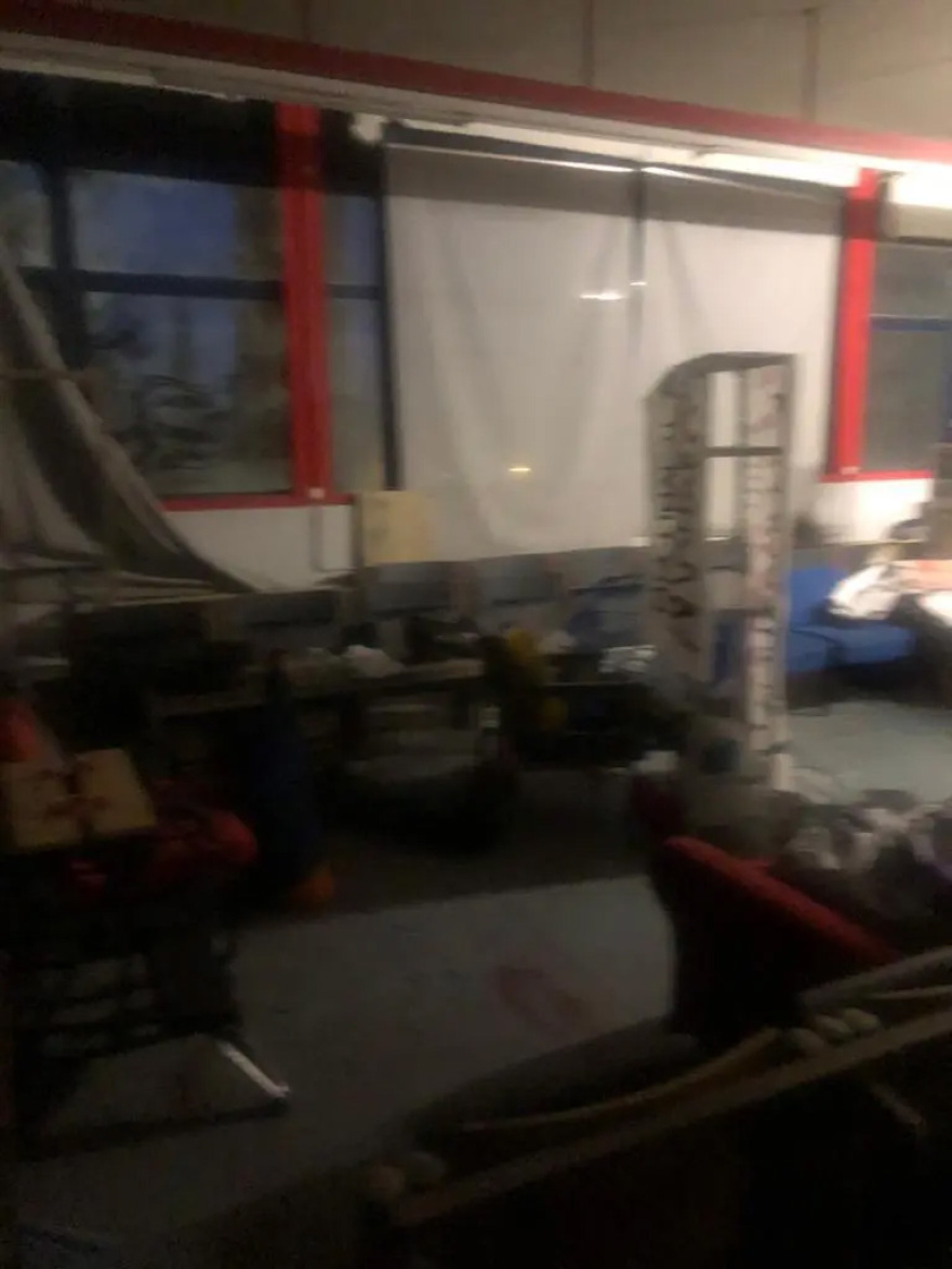 Εκκένωσαν κατάληψη στο ΕΜΠ μετά από 20 χρόνια - Δείτε βίντεο από την επέμβαση της αστυνομίας