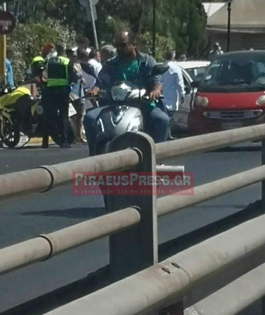 Νέο Φάληρο: Η στιγμή που το αυτοκίνητο παραβιάζει το φανάρι και χτυπά την 30χρονη κοπέλα