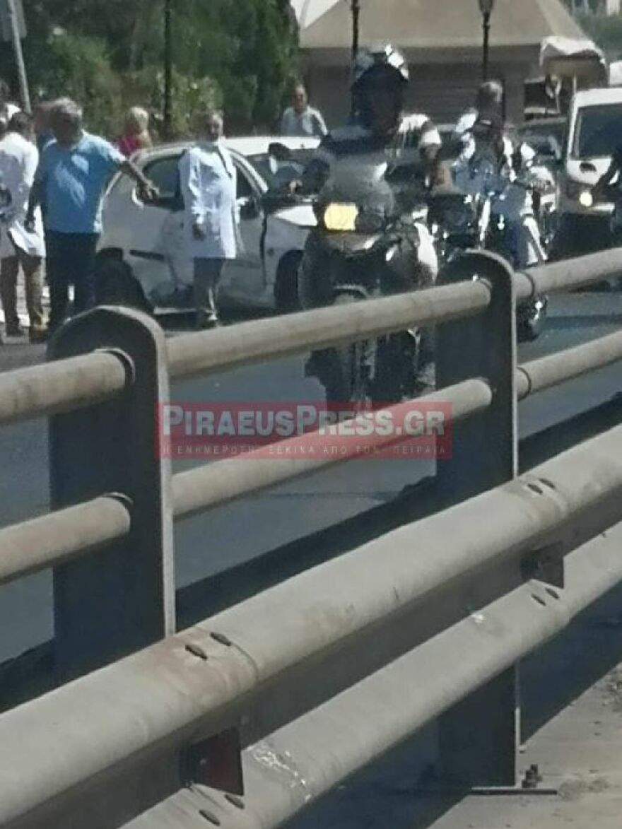 Νέο Φάληρο: Η στιγμή που το αυτοκίνητο παραβιάζει το φανάρι και χτυπά την 30χρονη κοπέλα